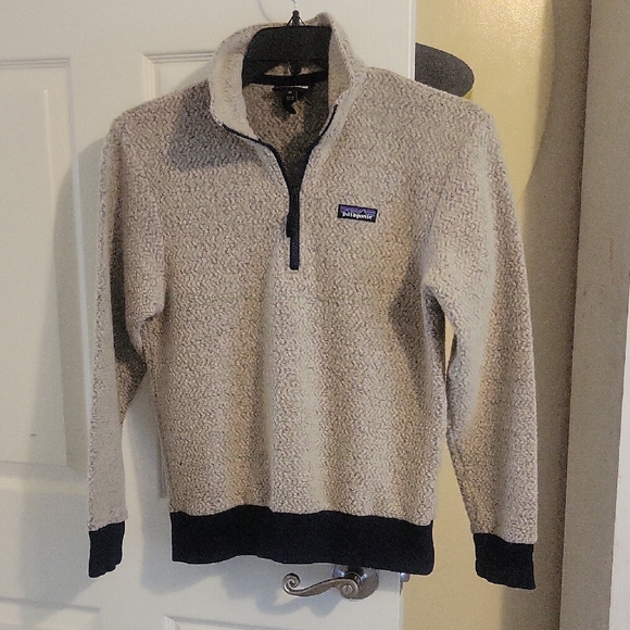 Patagonia Tops - Patagonia SzXs Cream Sherpa Quarter-Zip Pullover with Black Trim
